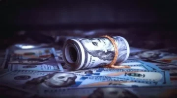 تراجع مفاجئ.. الدولار يتجاوز 1633 ريال يمني في عدن و540 في صنعاء